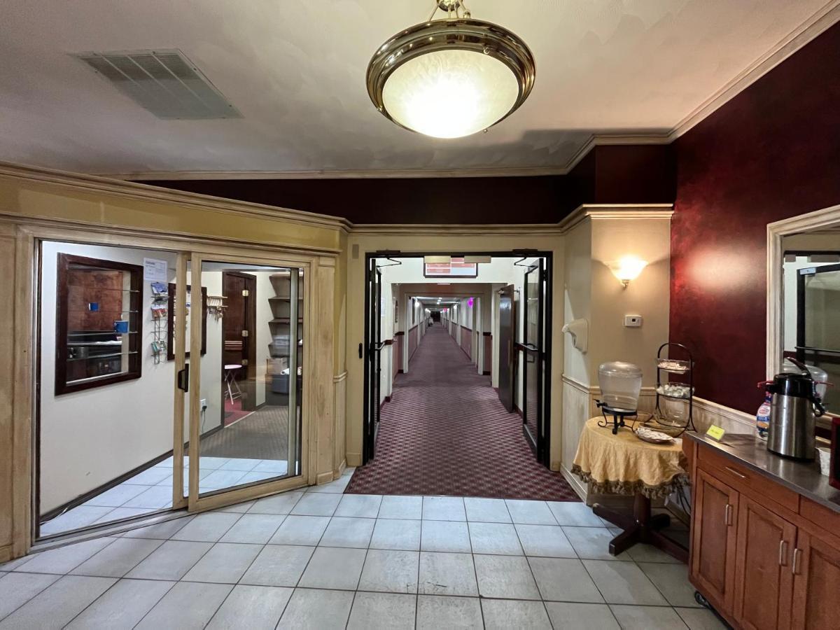 Presque Isle Hotel Exterior photo