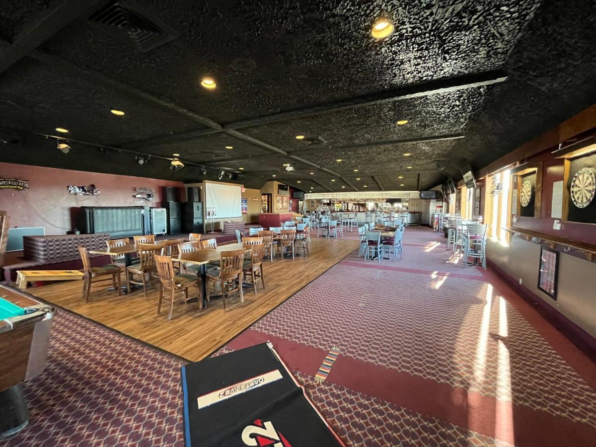 Presque Isle Hotel Exterior photo