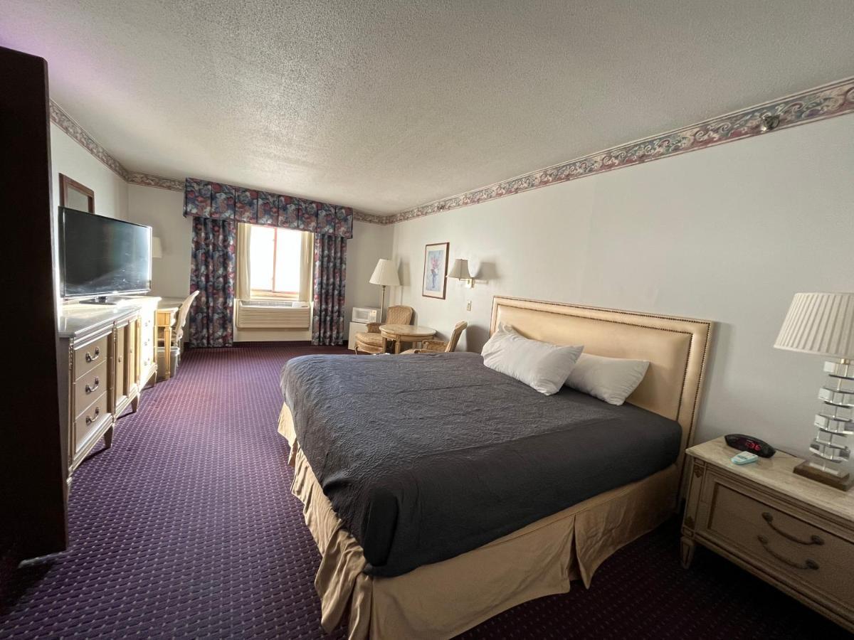 Presque Isle Hotel Exterior photo